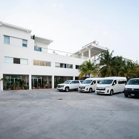 Capital O Cancun International Airport 24 7 Exterior photo