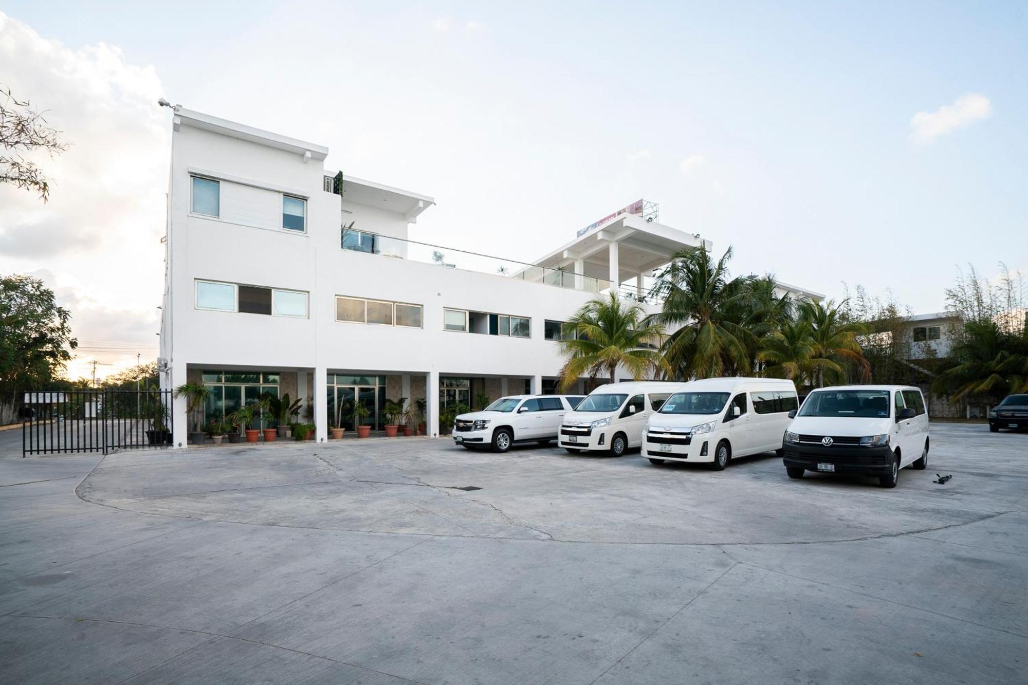 Capital O Cancun International Airport 24 7 Exterior photo